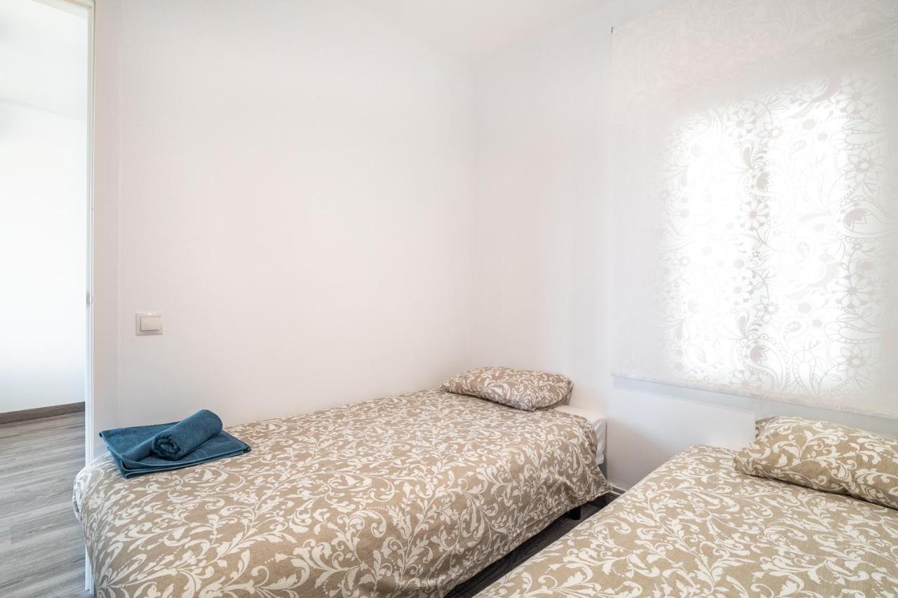 Lovely Apartment Barca 2 ซานต์อาเตรียเดเบซอซ ภายนอก รูปภาพ
